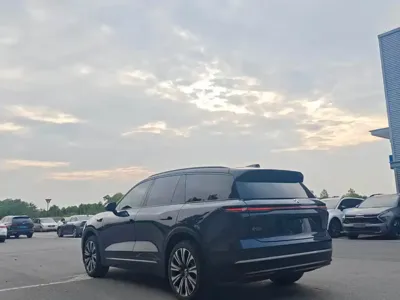 Nio ES8