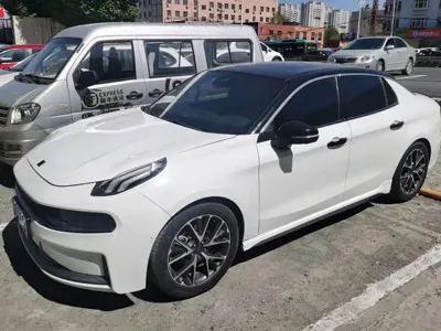 Lynk & Co 03