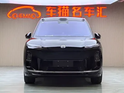 Nio ES8