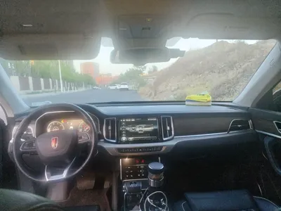 Hongqi HS7