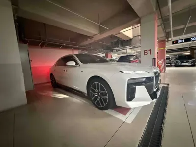 BMW 7-Series