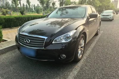 Infiniti Q70