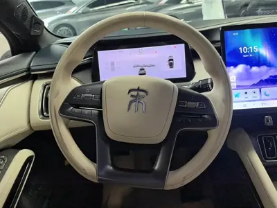 BYD L EV