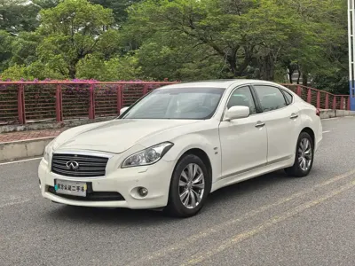 Infiniti Q70