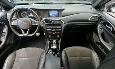 Infiniti Q30