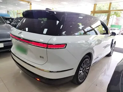 Nio ES8
