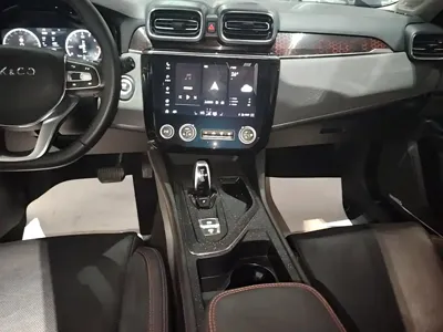 Lynk & Co 02