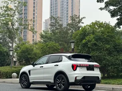 Lynk & Co 01