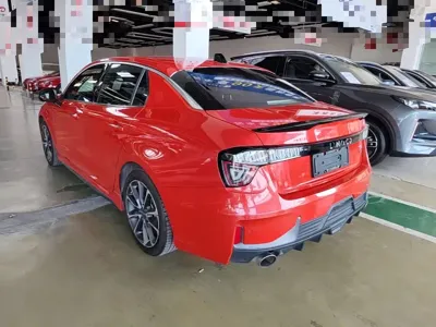 Lynk & Co 03