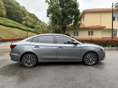 Roewe i5