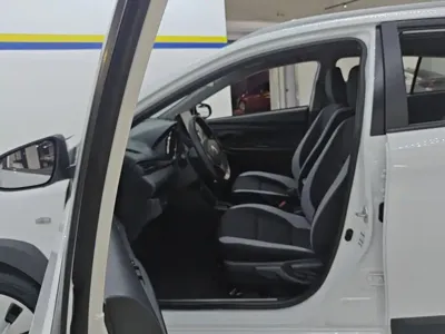 Toyota Yaris L