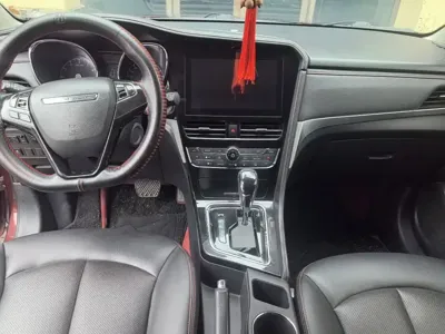 Venucia T70