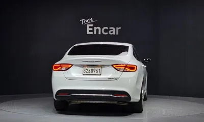 Chrysler 200