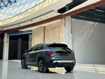 Lynk & Co 02