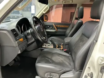 Mitsubishi Pajero (Import)