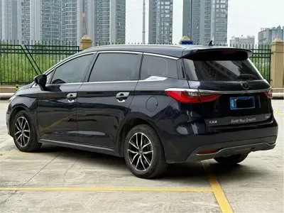BYD MAX