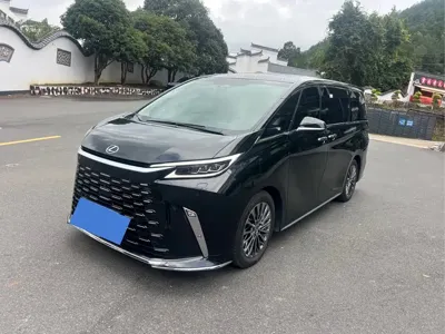 Lexus LM
