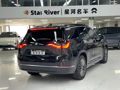 Nio ES8