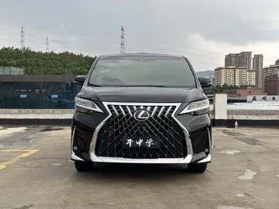 Lexus LM
