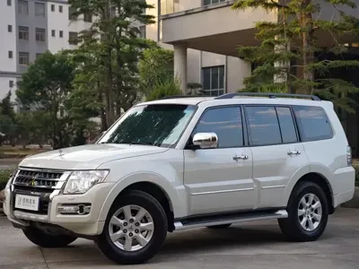 Mitsubishi Pajero (Import)