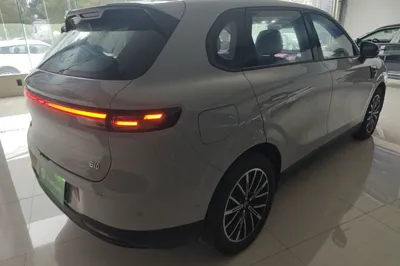 Leapmotor B10