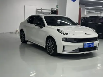 Lynk & Co 03