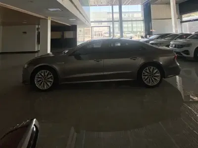 Audi A7L