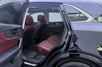 Hongqi HS5