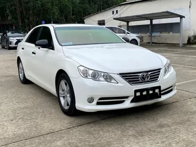 Toyota Reiz