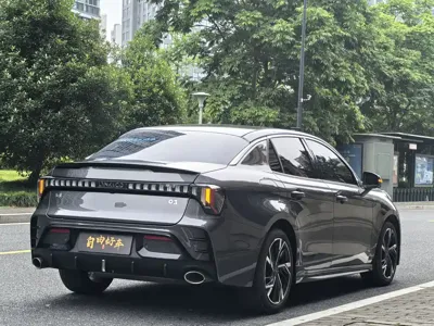 Lynk & Co 03