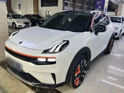 Lynk & Co 06