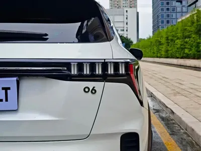 Lynk & Co 06