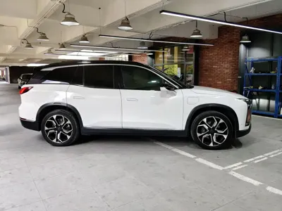 Nio ES8