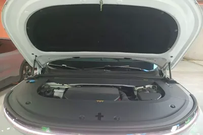 Li Auto L6