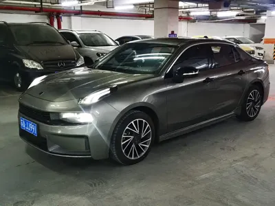 Lynk & Co 03