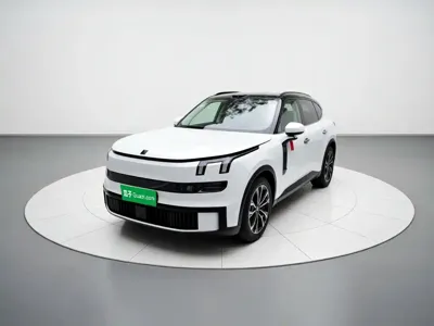 Lynk & Co 900