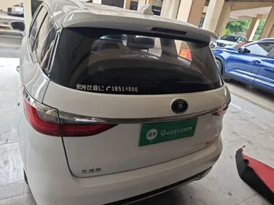 BYD MAX