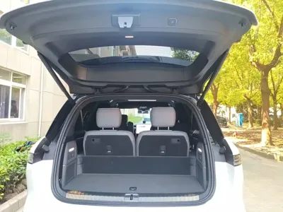 Nio ES8