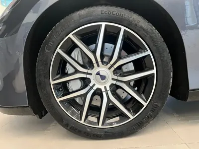 Denza Denza Z9