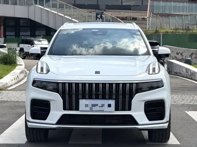 Lynk & Co 09