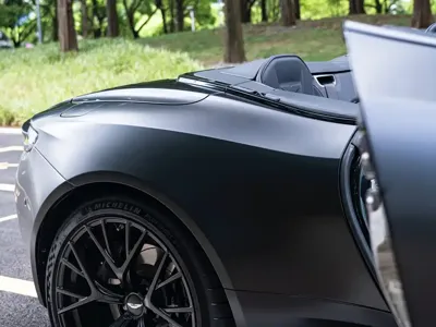 Aston Martin DB12
