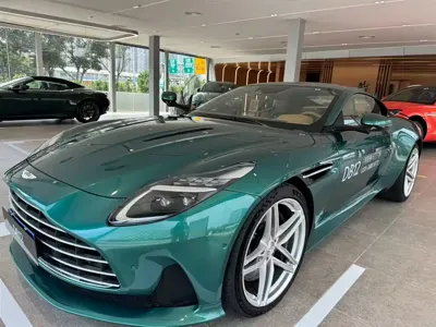 Aston Martin DB12