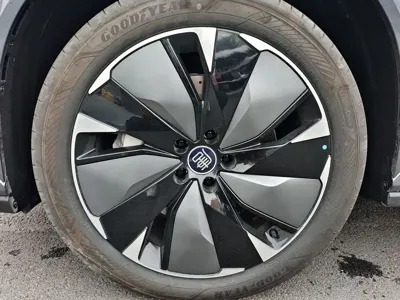 BYD 唐L