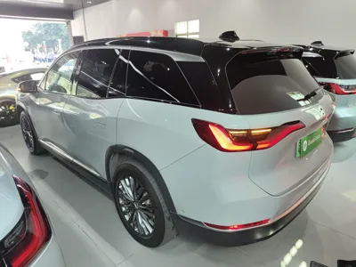 Nio ES8
