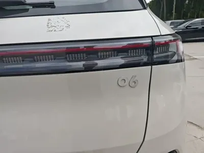 Lynk & Co 06