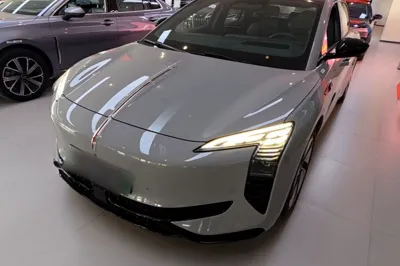 Hongqi EH7