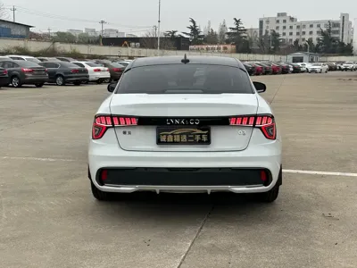 Lynk & Co 03