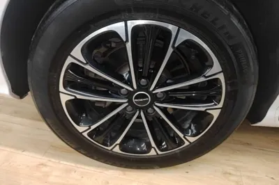 Roewe iMAX8