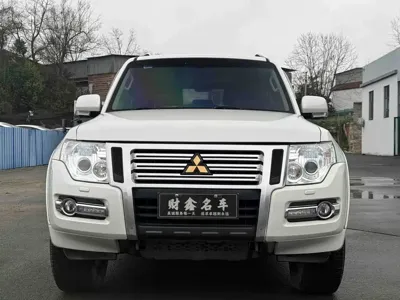 Mitsubishi Pajero (Import)