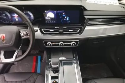 Hongqi HS5